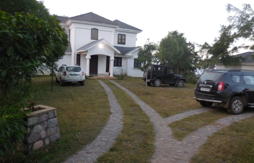 resort parking area of vanvasa